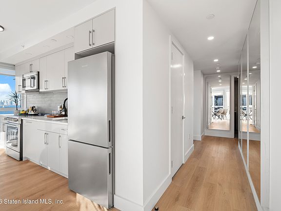 5th image of 5 Stuyvesant Pl #7F