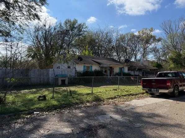 317 W Sunset Ave, Gladewater, TX 75647