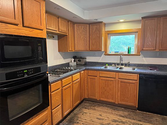 4th image of 33 Academy St