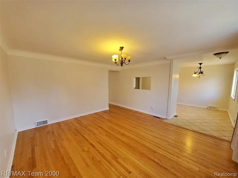 5637 Merrick St — Photo 3