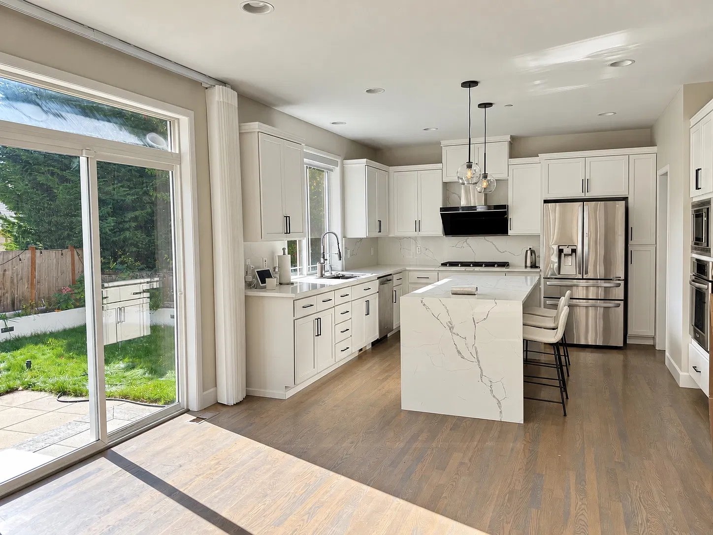 4 bed, 3640 sqft, $5,300 — Photo 1