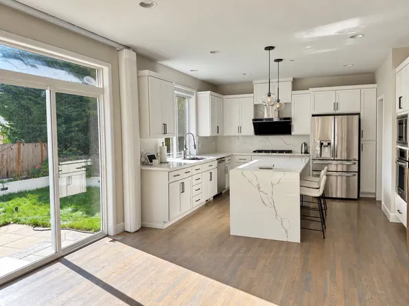 16779 NE 121st St, Redmond, WA 98052