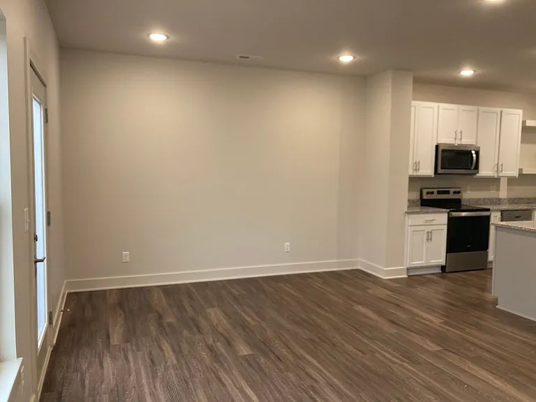 312 Lincoln St — Photo 28