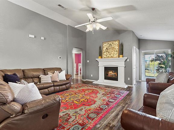 4th image of 3121 Hollow Valley Dr