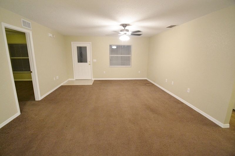 1st image of 425 Mountain Dr