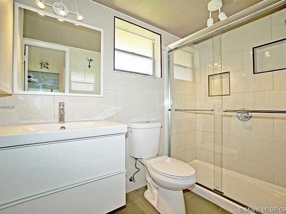 5th image of 950 Hillcrest Dr APT 105