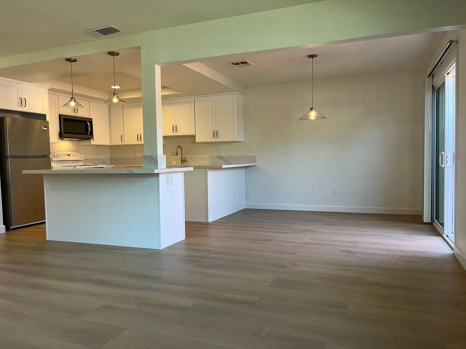 3 bed, 1200 sqft, $3,695 — Photo 4