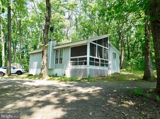 3041 Mountain Lake Rd, Hedgesville, WV 25427