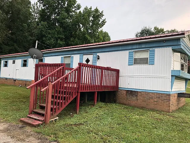 3 bed, $900 — Photo 1