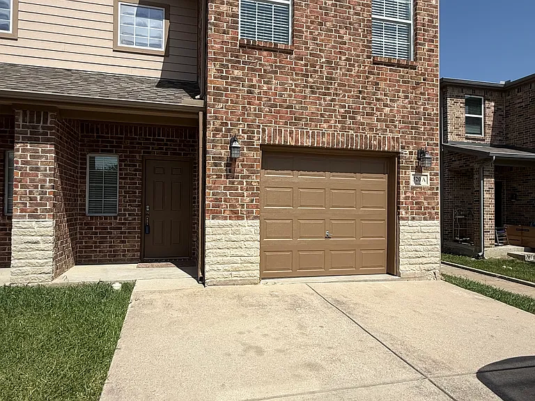 320 Woodgrove Dr #A — Photo 1