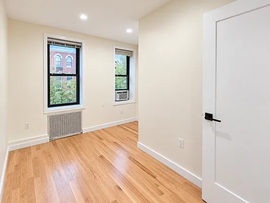 Bedroom, photo 2