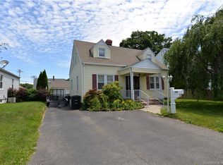 18 Meadows End Rd, Milford, CT 06460