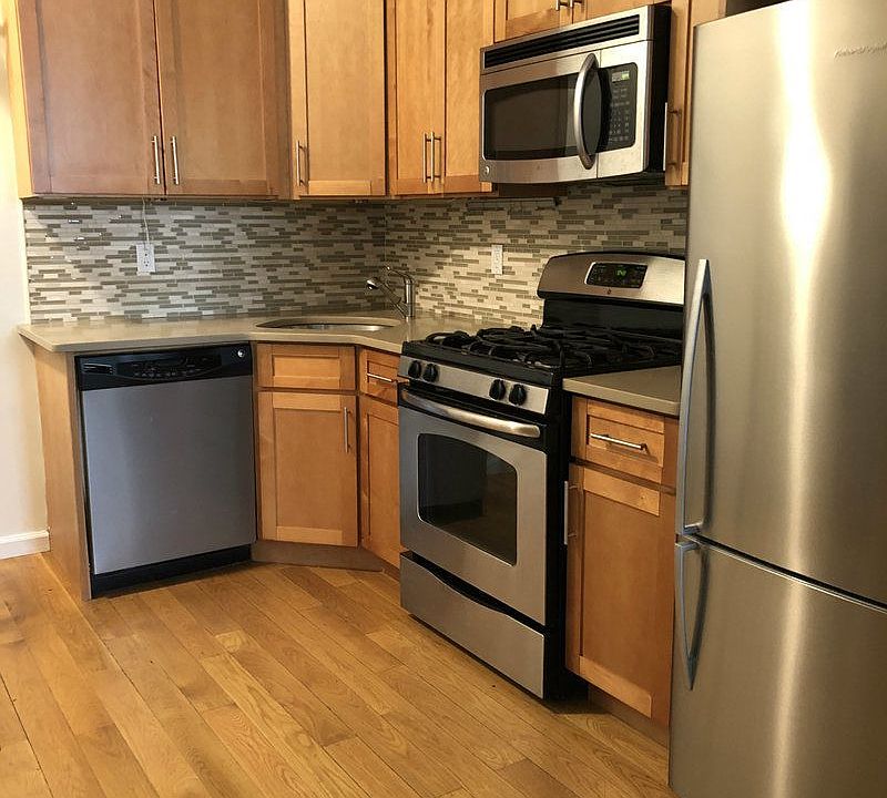 1st image of 200 Sackett St APT 1R