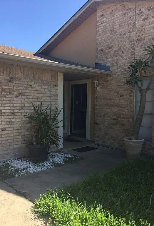 3 bed, 1400 sqft, $1,700 — Photo 1