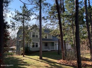 4300 Summit Forest Dr NE, Rockford, MI 49341