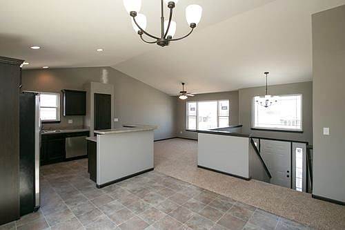5th image of 415 Camden St