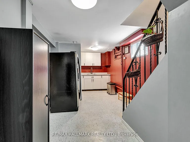 90 Santamonica Blvd #BASEMENT — Photo 7
