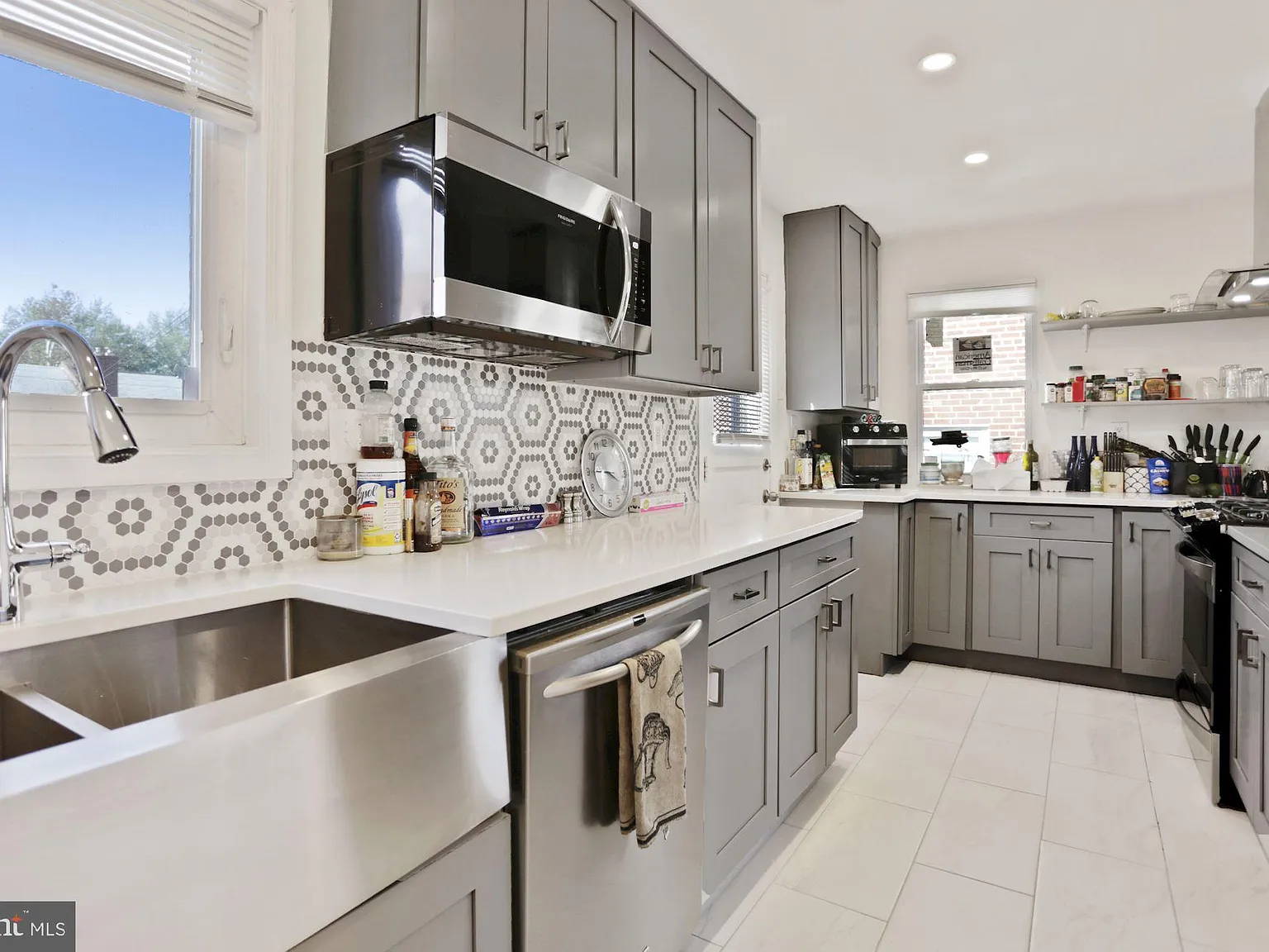 3 bed, 6.0 bath, 1485 sqft, $3,450 — Photo 2