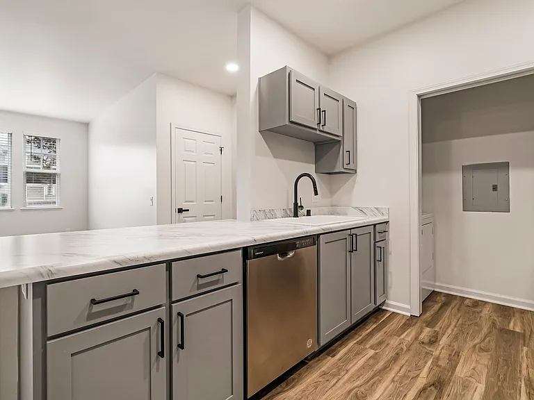 Sterling Oaks Luxury Apartments — Photo 45