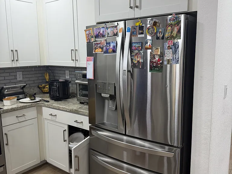 555 NE 6th Pl — Photo 12