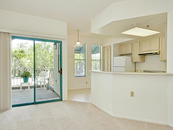 3rd image of 221 Hitchcock Way #Jpen4gxsn