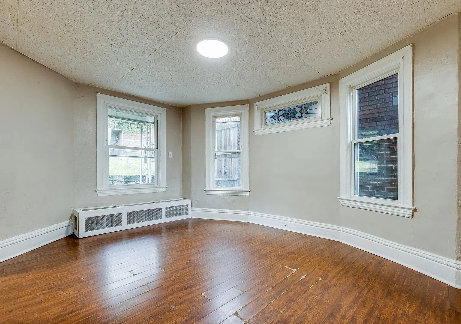 Available Now - Beautiful 5 Bedroom Mt Washington Home W/ Charm Throughout! — Photo 2