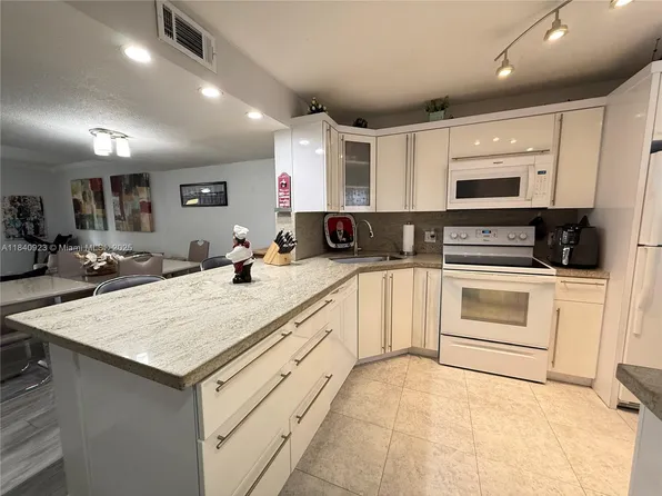 11 Olive Dr APT E, Hialeah, FL 33010