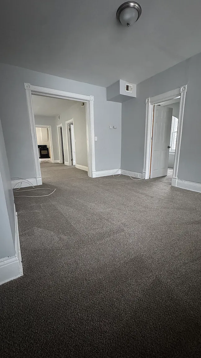 409 Riley St photo 1