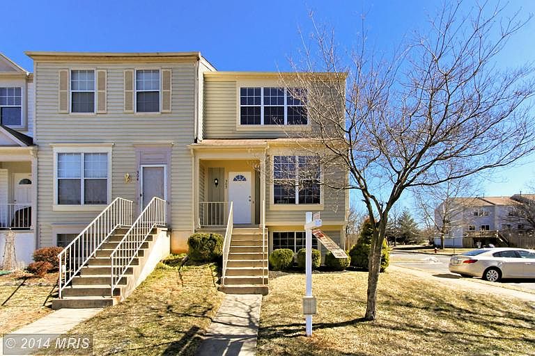 1st image of 302 Stallion Sq NE