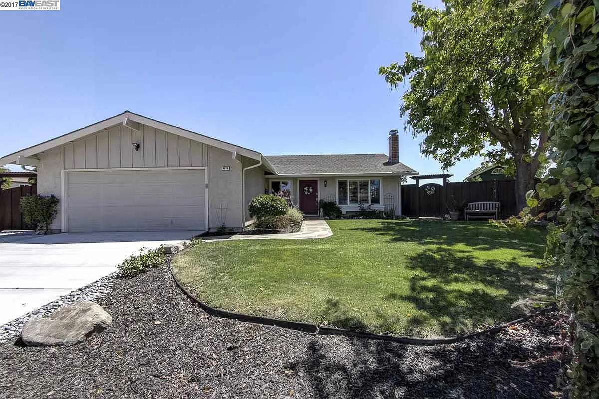 8174 Meadowlark Ct photo 1