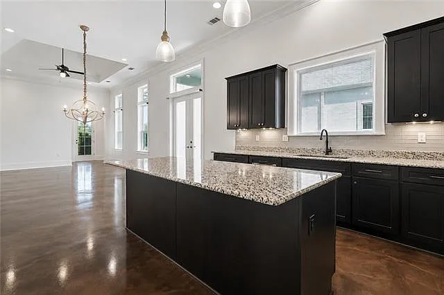 725 S Corniche Du Lac — Photo 8