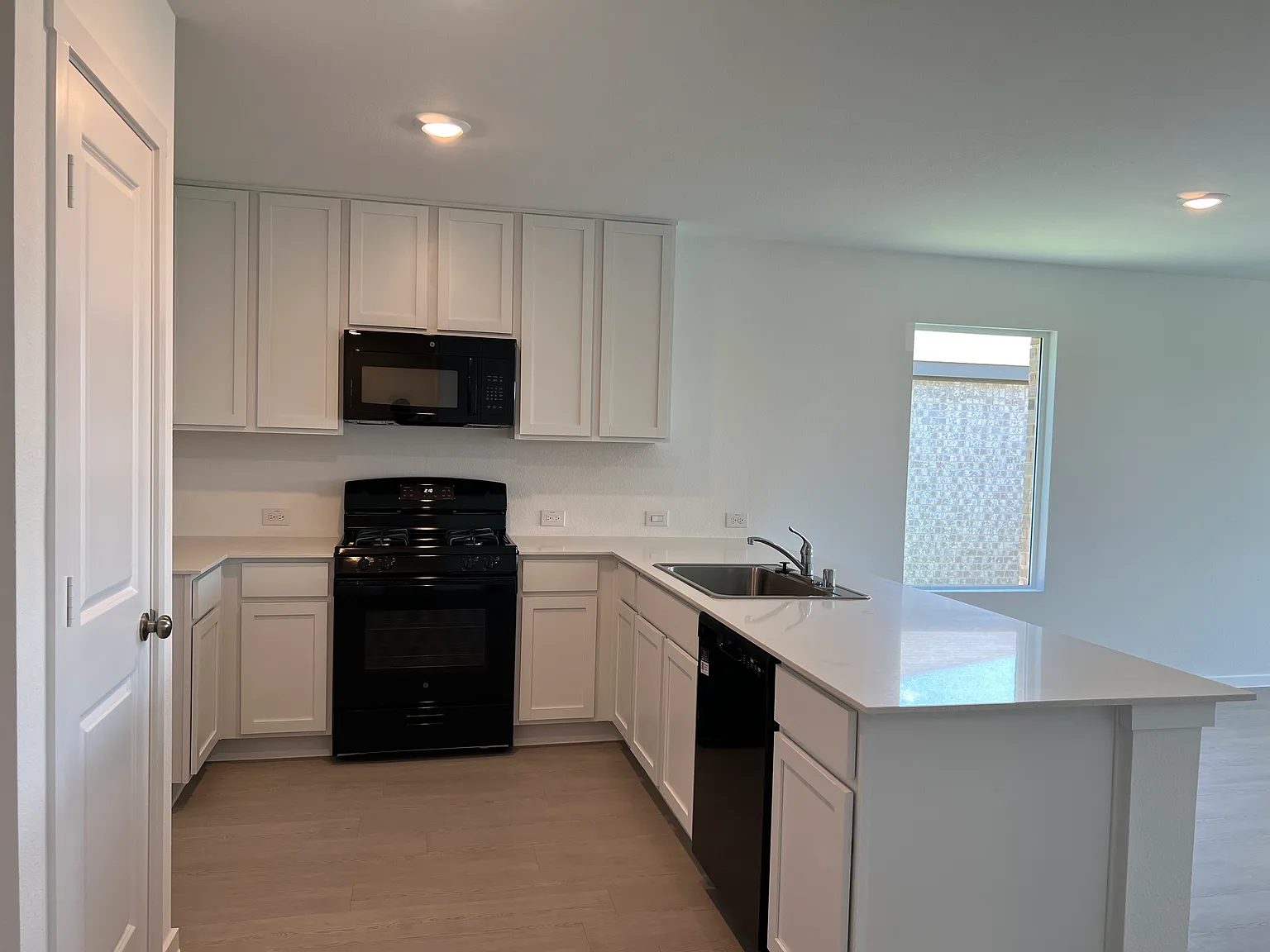 3 bed, 1522 sqft, $2,300 — Photo 3
