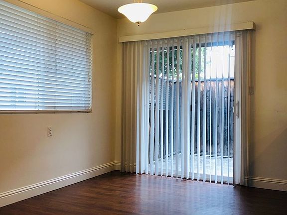 5th image of 901 Castlewood Dr APT 1