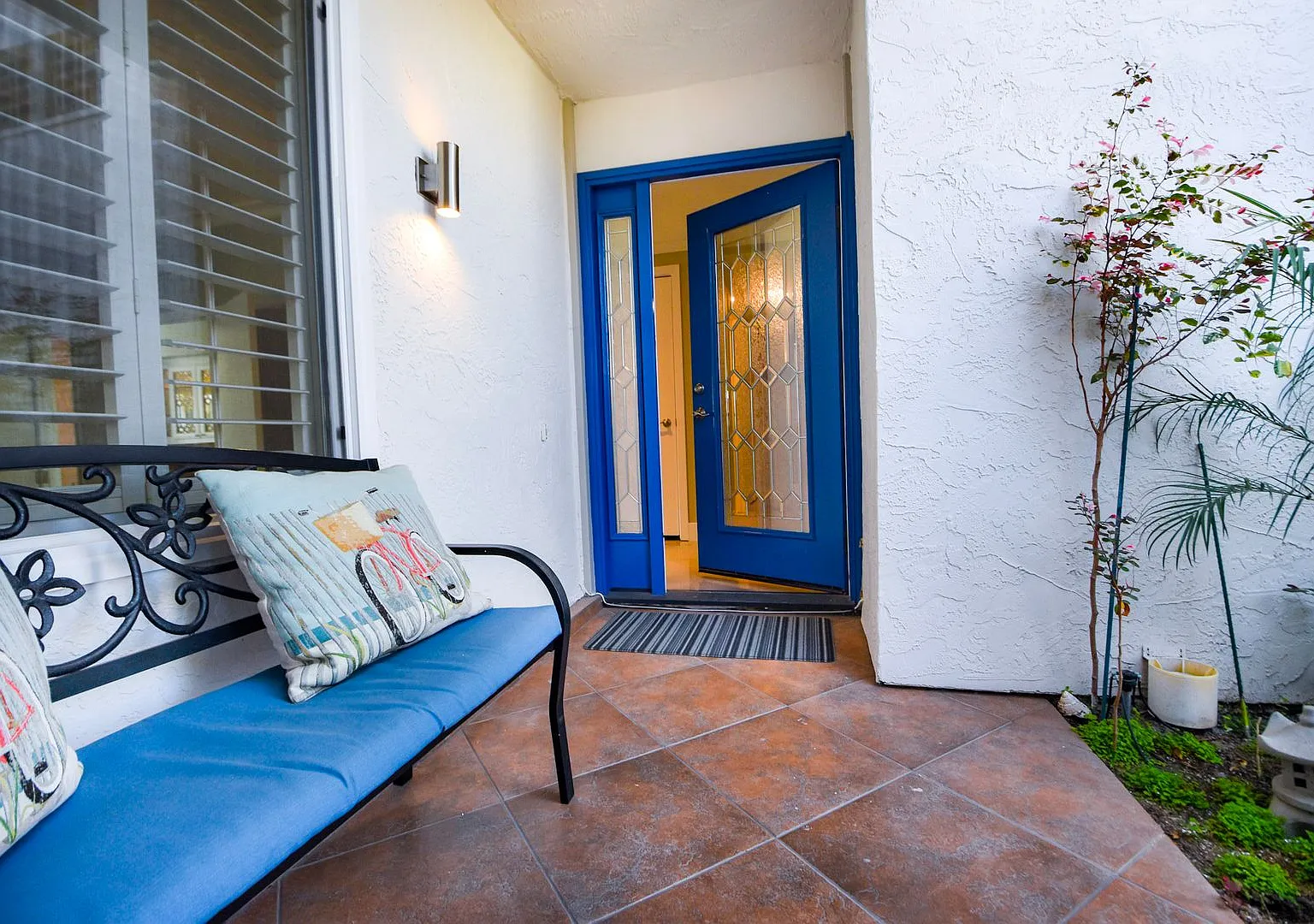91 Kingston Ct. W. — Photo 4