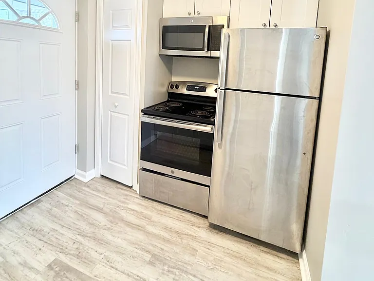 129 Cosey Beach Ave #B3 — Photo 1