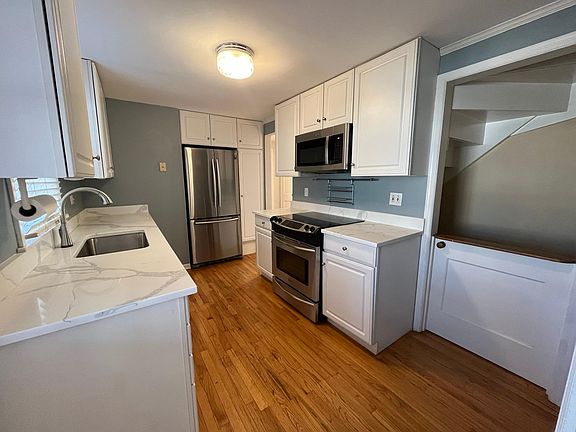 4th image of 4414 W 74th Ter