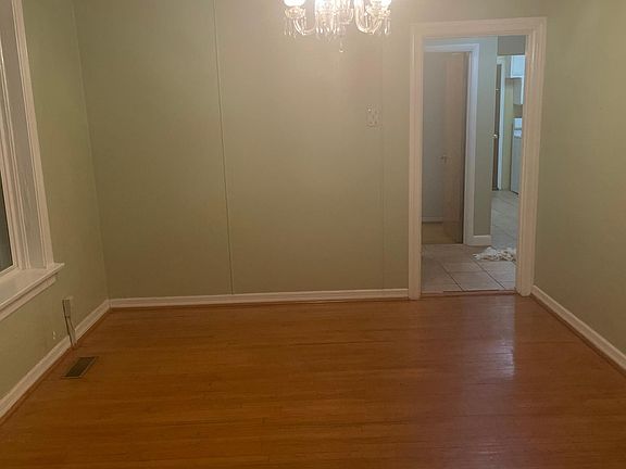 3rd image of 5233 Sutherland Ave #1