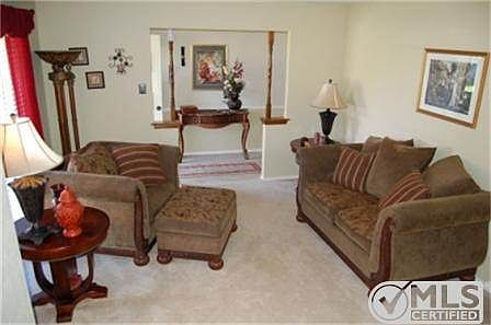 4th image of 808 Cypress Dr