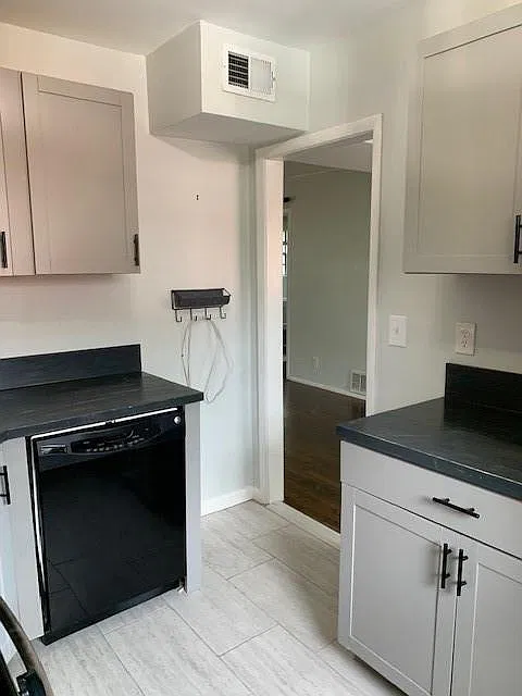 2 bed, 2.0 bath, 1200 sqft, $1,625 — Photo 2