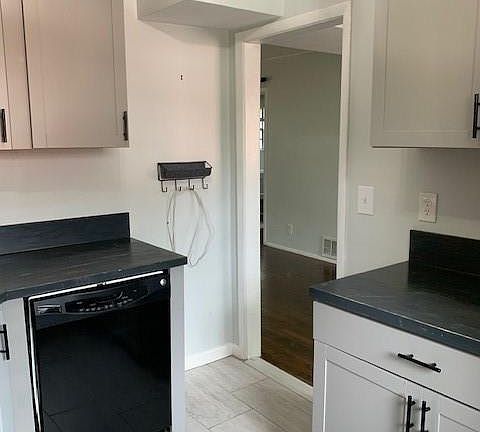 2nd image of 3660 Peachtree Rd NE Unit 6F
