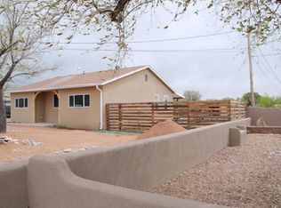 116 Willow Rd NW, Albuquerque, NM 87107