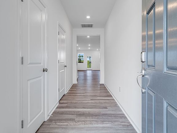Everlee Carson II QMI 237 Foyer 1of1
