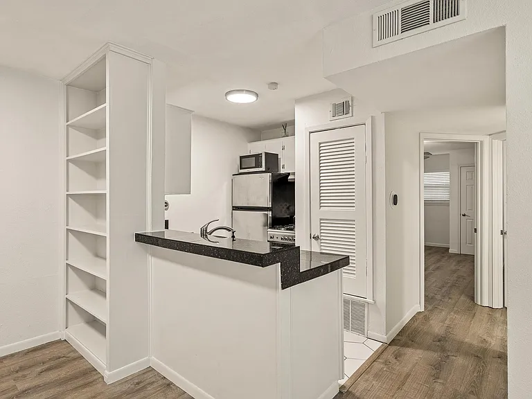 4306 Avenue A #105 — Photo 8