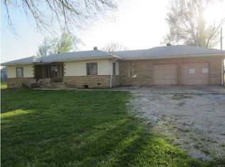 21285 Hoover Ave, Winfield, KS 67156
