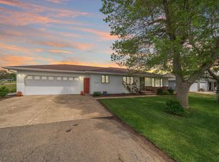 942 Hyland Dr, Larchwood, IA 51241