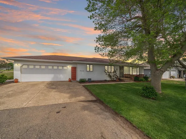 942 Hyland Dr, Larchwood, IA 51241