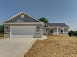 60 Kensington Palace Dr, Troy, MO 63379