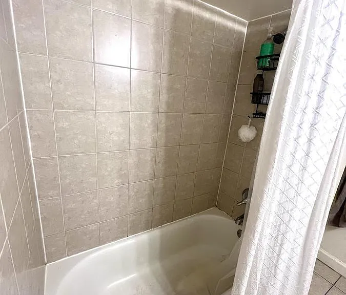 1904 N Burling St #G — Photo 12