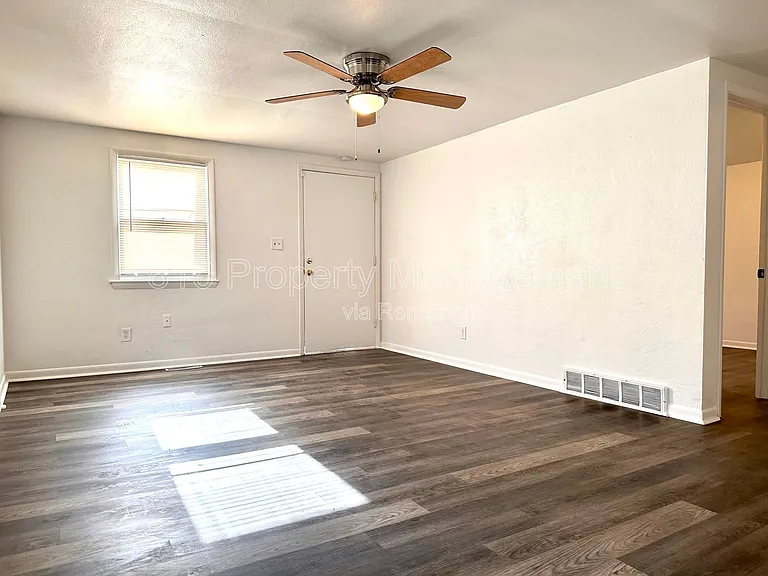 639 S Crysler Ave #E — Photo 2