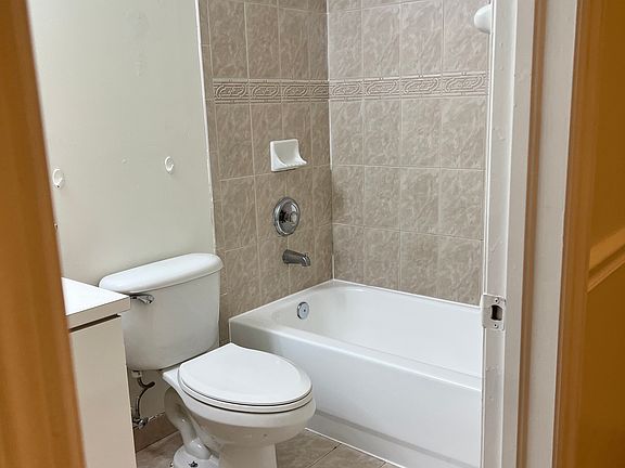 4th image of 15720 SW 92nd Ave Unit 5